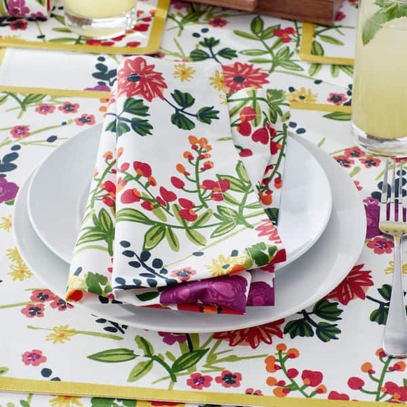 🌺THE COMPANY STORE GARDEN FLORAL SET OF 4 NAPKINS 20” - Picture 1 of 6